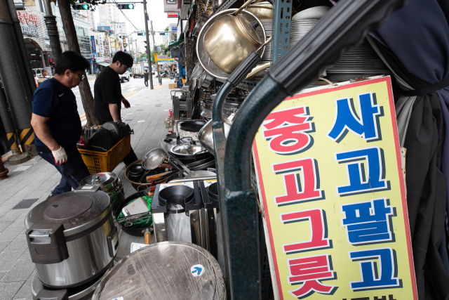 [단독] ‘저금리’ 대환대출도 못 갚는다…소상공인 부실 악화일로