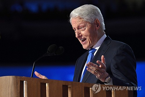 21일(현지시간) 시카고에서 열린 민주당 전당대회에서 연설하는 빌 클린턴 전 대통령. AFP=연합뉴스