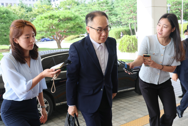 이원석 검찰총장이 22일 서울 서초구 대검찰청으로 출근하고 있다. 연합뉴스