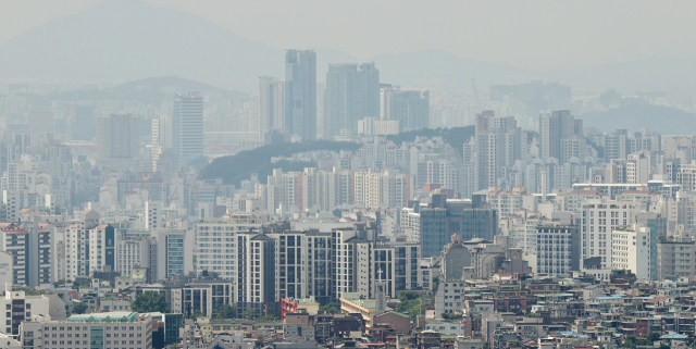 서울 남산에서 바라본 시내 아파트 단지의 모습. 연합뉴스