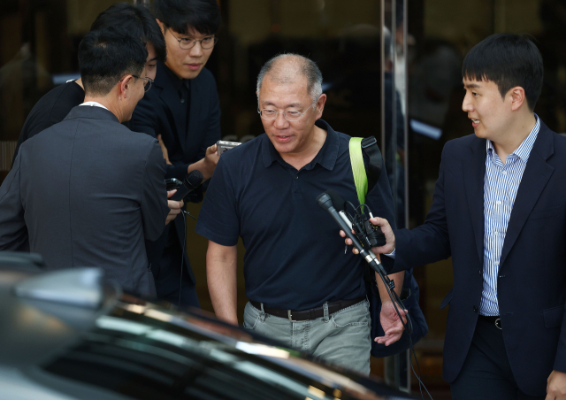 파리 올림픽 참관을 마친 정의선 현대차 회장이 7일 서울 강서구 서울김포비즈니스항공센터(SGBAC)를 통해 귀국하고 있다. 연합뉴스