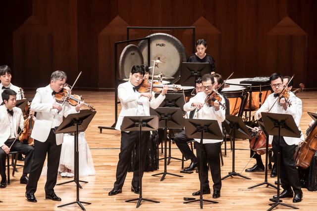 24일 서울 서초구 예술의전당에서 프랭크 황(왼쪽부터), 다니엘 조, 데이비드 챈, 앤드류 완 바이올리니스트 겸 악장이 연주를 하고 있다. /사진 제공=세종솔로이스츠