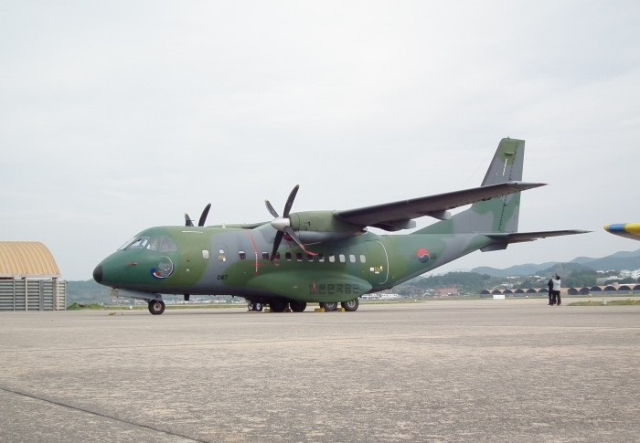 공군 CN-235 수송기. 사진 제공=공군