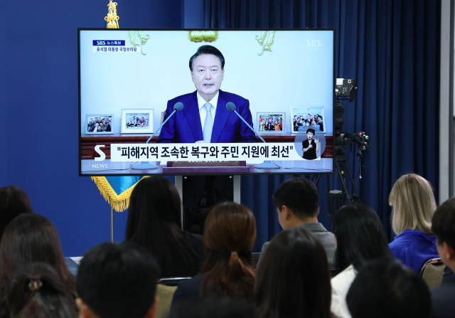 [속보] 尹 '개혁엔 필연적으로 저항 따라…쉬운길 가지 않겠다'