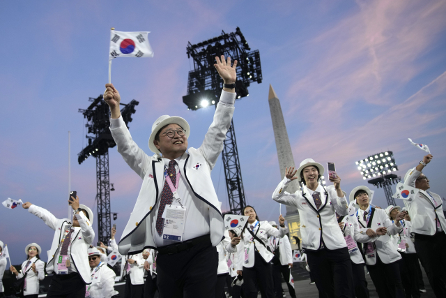 성화 다시 불타오른 파리…12일간의 열전 돌입 [패럴림픽]