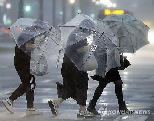 '지금 일본 여행 가도 괜찮을까''사상 최강' 태풍 일본열도 상륙