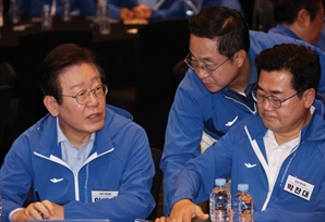 반민주인사? 영광군수 재선거 장현 민주당 예비후보 경력 '잡음'