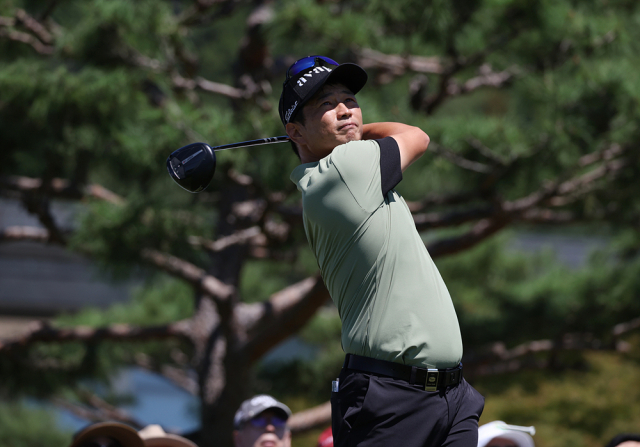 강윤석이 31일 KPGA 투어 렉서스 마스터즈 3라운드 1번 홀에서 티샷을 하고 있다. 사진 제공=KPGA