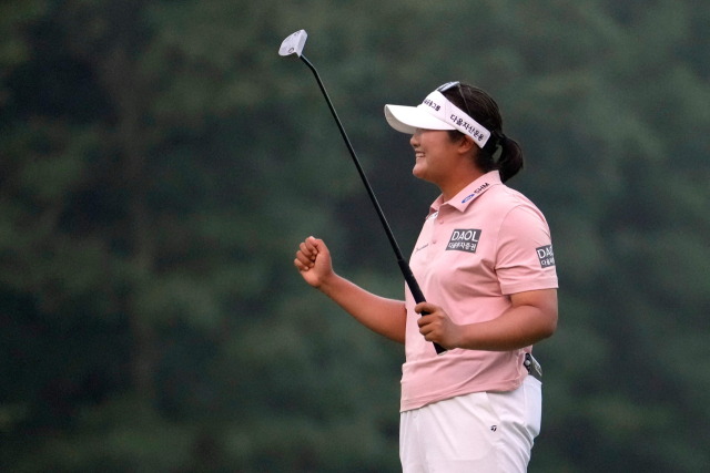 ‘도깨비 골프’로 LPGA 홀린 유해란…시즌 첫 우승으로 상금 200만 달러 돌파