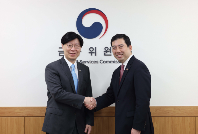 김소영 금융위원회 부위원장이 2일 오전 서울 종로구 정부서울청사에서 마크 우예다(Mark Uyeda, SEC Commissioner) 미국 증권거래위원회 상임위원과 면담을 통해 자본시장 규제·감독기구로서 금융안정위원회에서 논의 중인 비은행금융기관 건전성 규제(안)이 자본시장에 미칠 수 있는 영향에 대해 의견을 교환했다. 사진제공=금융위