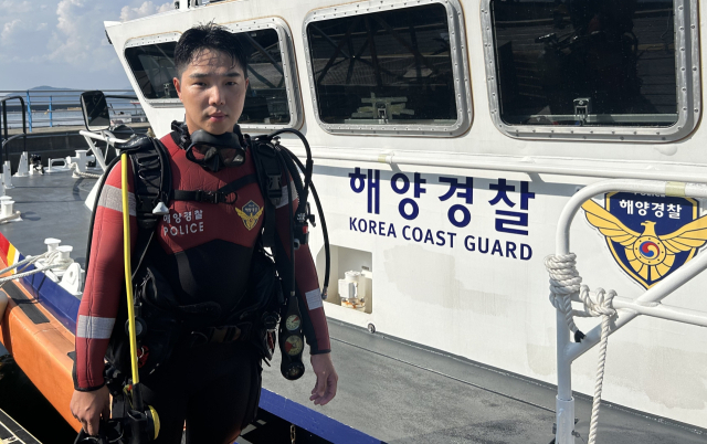 달리던 車 뒷문 열리며 ‘쿵’…심정지 환자 구한 해경, 7일 전에도 사람 살렸다