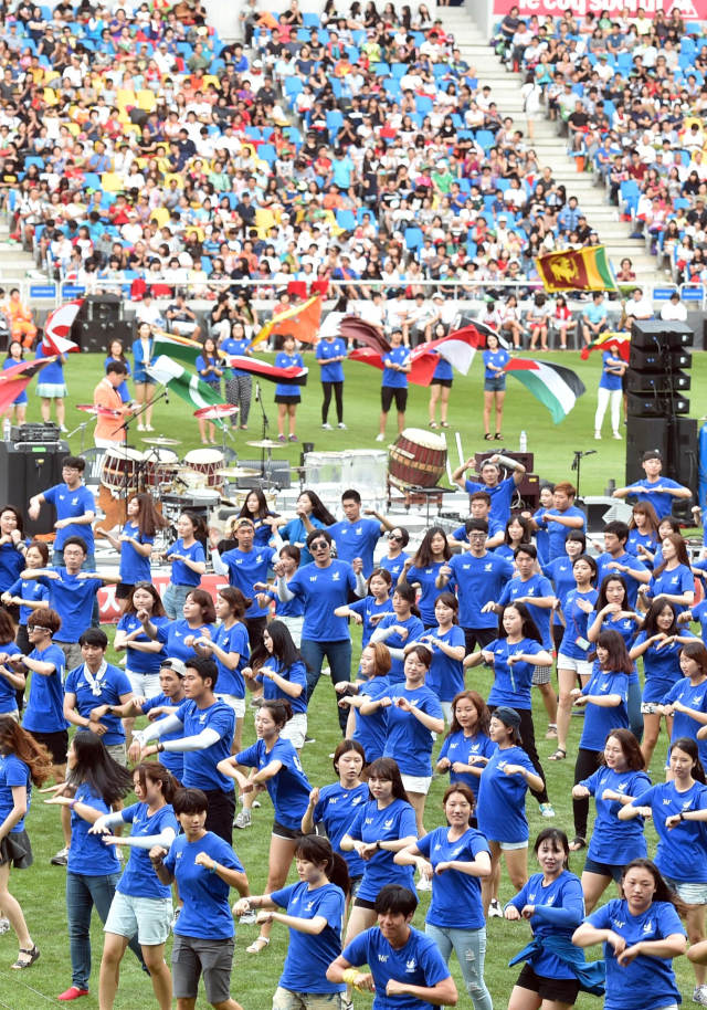 2014년 8월 9일 인천축구전용경기장에서 열린 '2014 인천 AG·APG 시민 서포터즈 발대식' 모습. 사진제공=인천시