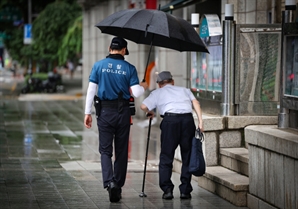 남성 순경 공채 경쟁률 겨우 '한 자릿수'…MZ 경찰관·소방관 퇴사 급증, 왜?