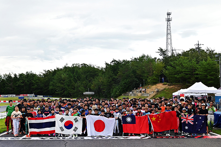 태풍 산산의 영향 속에서도 다섯 개 클래스 176명의 선수가 참가했다. 김학수 기자