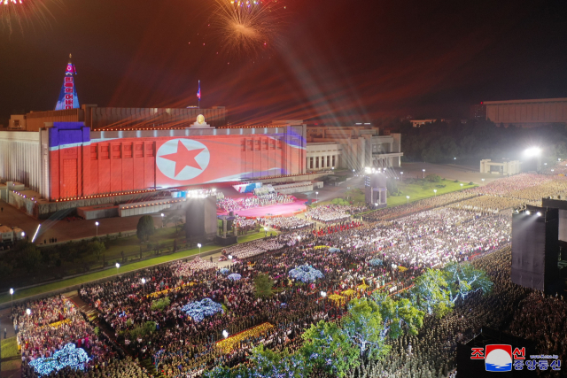 지난해 9월 9일 북한 평양 만수대의사당 앞에서 열린 정권수립일 경축공연의 모습. 연합뉴스