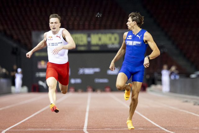 '장대'-'허들' 100m 맞대결…장대높이뛰기 선수가 빨랐다