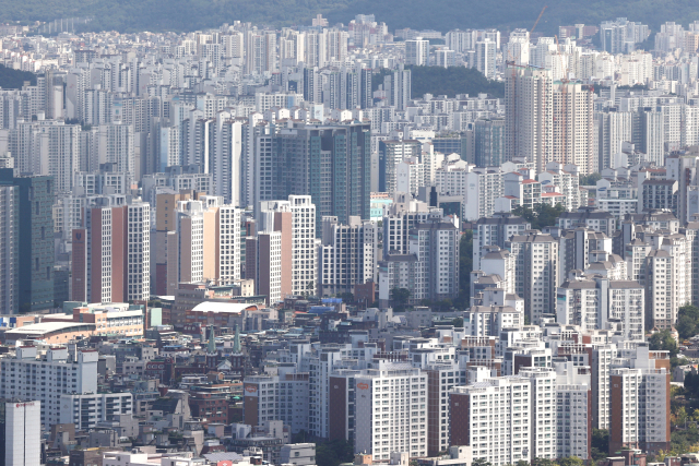 서울 남산에서 바라본 아파트 단지 모습. 연합뉴스