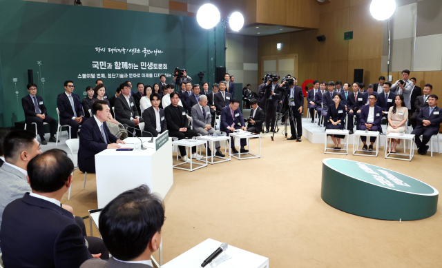 윤석열 대통령이 5일 광주과학기술원에서 '첨단기술과 문화로 미래를 디자인하는 광주'를 주제로 열린 스물여덟 번째 '국민과 함께하는 민생토론회'에서 발언하고 있다. 광주=연합뉴스