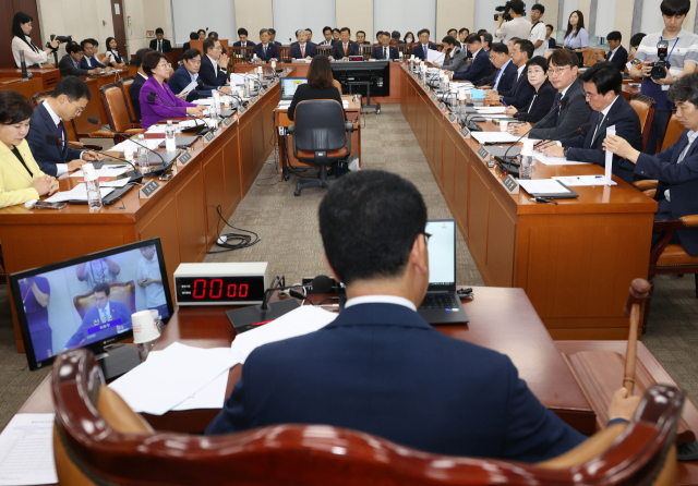 5일 국회에서 행정안전위원회 전체회의가 열리고 있다. 연합뉴스