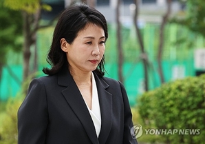 [속보] '경기도 법카 유용 의혹' 김혜경 조사 2시간 만에 귀가…"검찰, 결론 정해 놓은 수사…진술 거부"