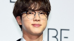 "괜히 월드클래스 아냐"…BTS 진, 스태프 110명에 '통 큰' 선물