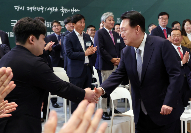 광주 각종 현안에 尹 '해보겠다'·'검토하겠다'…청중 박수 사례 이어져