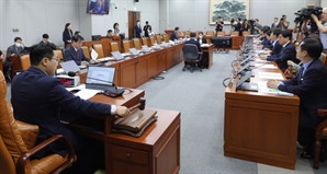 여당 불참한 채 진행되는 국회 운영위