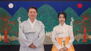 김건희 여사, 추석 인사 출연…공개 활동 확대하나