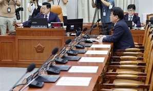 국회 운영위, 여당 배준영 간사만 참석