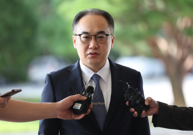 이원석 검찰총장이 9일 오전 서울 서초구 대검찰청으로 출근하며 취재진의 질문에 답하고 있다. 연합뉴스