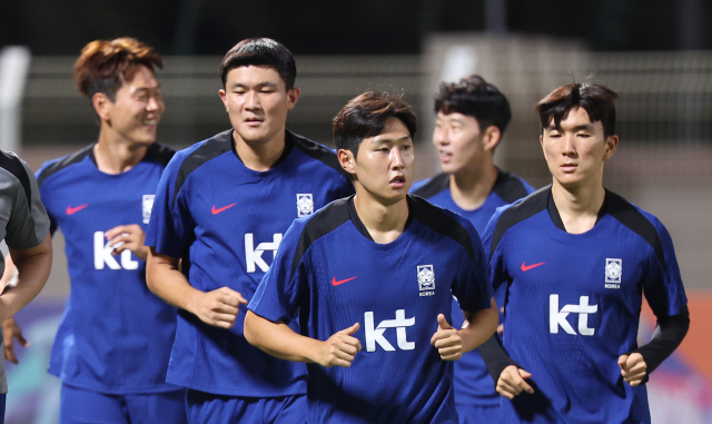북중미 월드컵 3차 예선 오만전을 앞둔 축구 국가대표팀 선수들이 오만 알 시브 스타디움에서 팀 훈련을 하고 있다. 연합뉴스