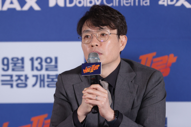 류승완 감독이 9일 오후 서울 용산구 CGV 용산아이파크몰에서 열린 영화 '베테랑2'기자간담회에서 취재진의 질문에 답하고 있다. 연합뉴스