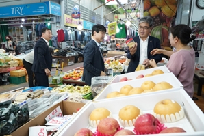 임상섭 산림청장, 추석맞아 전통시장·장애인요양거주시설 방문