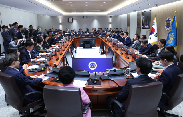 윤석열 대통령이 10일 서울 용산 대통령실 청사에서 국무회의를 주재하고 있다. 연합뉴