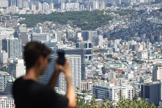 서울 남산에서 바라본 아파트 단지 모습. 연합뉴스