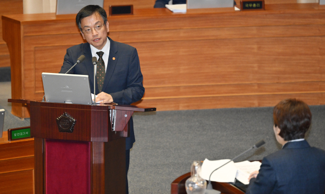 최상목 '반도체 보조금·세제 지원 검토'