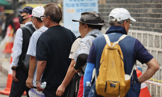 빠르게 늙는 대한민국… '치매·간병 및 유병자보험으로 대비'