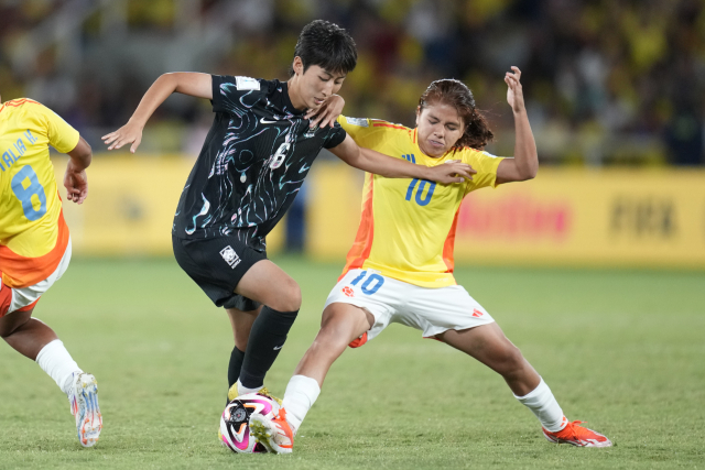 한국 여자 U20 대표팀 김신지(왼쪽). AP연합뉴스