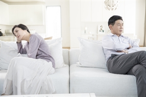 "생활비 준 적 없는 남편, 집 나가 행방불명인데 '지명수배범' 됐다네요"