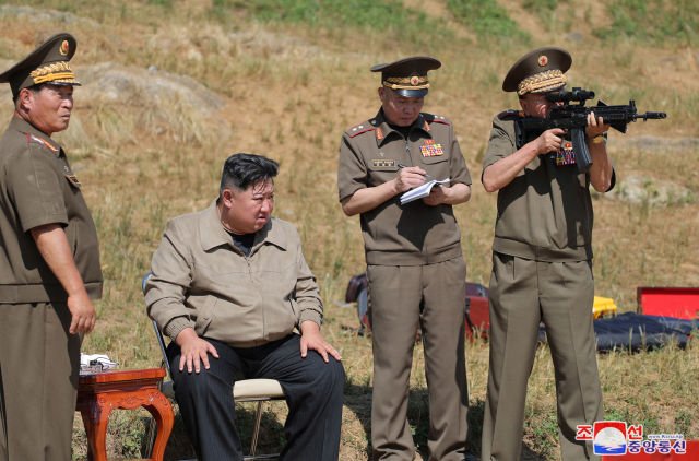 김정은 북한 국무위원장이 지난 11일 인민군 특수작전무력 훈련기지를 시찰했다고 조선중앙통신이 13일 보도했다. 연합뉴스