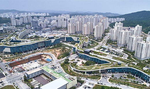 여전한 유리천장…법무부·해수부 고위공무원 중 여성 2.5%뿐