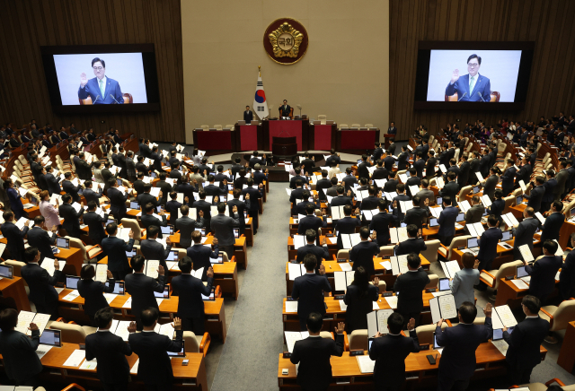 이달 2일 국회 본회의장에서 열린 제22대 국회 개원식 겸 제418회 국회(정기회) 개회식에서 의원들이 선서를 하고 있다. 연합뉴스