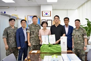 "다른 분이 계산하셨어요" 외박 나온 군인들 밥값 내준 '그 사람' 알고 보니
