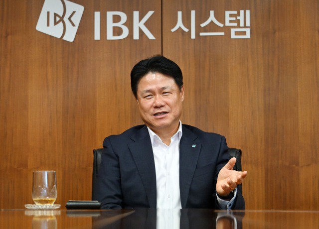 김윤기 IBK시스템 대표가 “금융 분야의 디지털 전환을 성공적으로 이끌기 위해서는 인재 육성이 무엇보다 중요하다”고 강조하고 있다. 성형주 기자