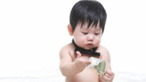 "응애" 하자마자 돈부터 벌었다…1년에 1800만 원씩 버는 '금수저' 아기들