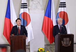 [속보] 尹 "신규 원전 건설 계기, 체코와 첨단산업 전략적 공조 확대"