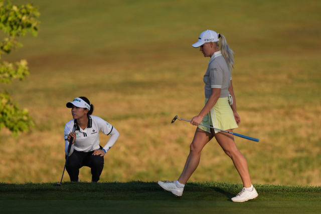 LPGA 한국 女골퍼 대반격…‘5연속 버디’ 유해란 3위, 김세영 8위, 이소미·임진희 15위