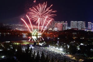꽃과 예술·야경이 어우러진 고양시의 가을 하늘…곳곳서 축제 이어져