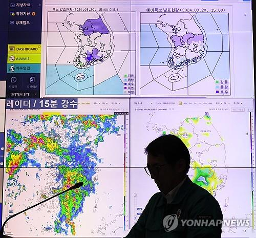 충북 영동에 '호우경보' 발령…청주 오창 어젯밤부터 186.7㎜ 폭우 쏟아져