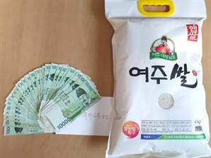 의문의 '쌀 포대' 든 남성의 정체…알고 보니 저소득층 돕는 '키다리 아저씨'